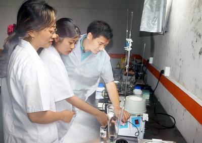 科技賦能，藝術添彩 光澤縣藍莓果酒與雕塑工藝品的雙翼齊飛